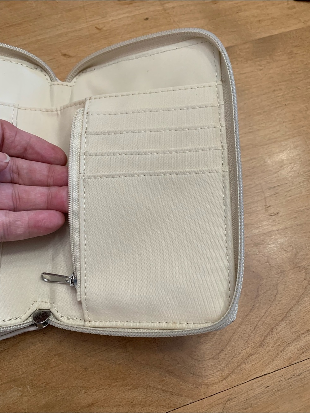 Wristlet - Off-White - Picture 6 of 11